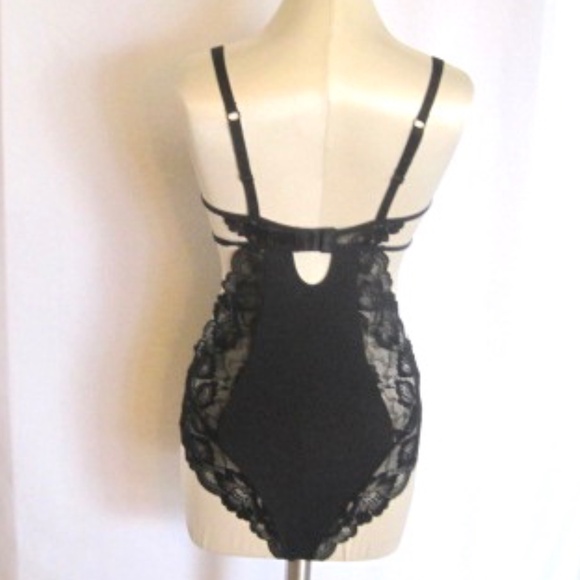 Blush Lace Bodysuit - Picture 5 of 11